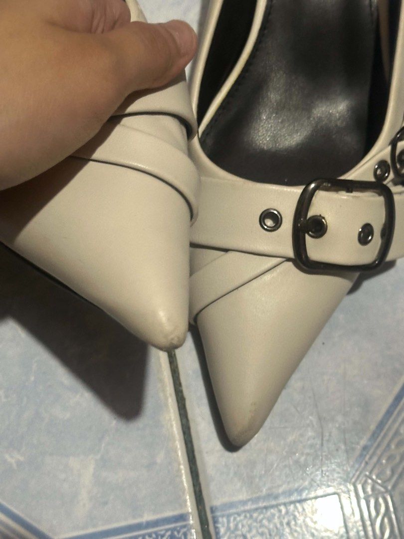 White Kitten Heels (Category: Heels) located in Manila. Submitted by diarchived (Listing ID 1467353636, Image 2). Description: Negotiable! Size: 36.5 Original Price: 1499 RFS: Need Funds .