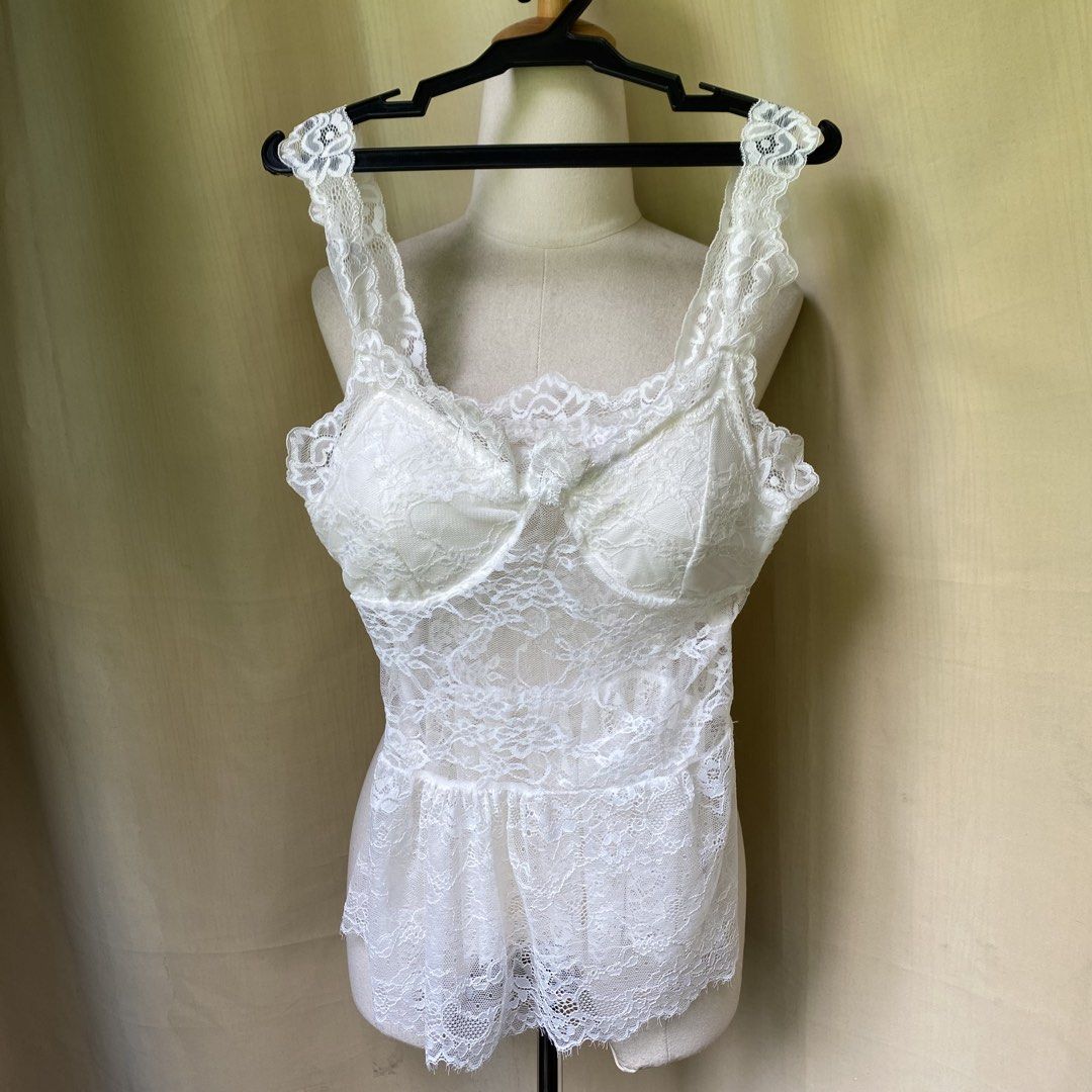 White padded lace top (Category: Sleeveless) located in Manila. Submitted by thriftfindsbyshei-2nd (Listing ID 1467289085, Image 1). Description: Small Flaw: some thread sa strap is natanggal.