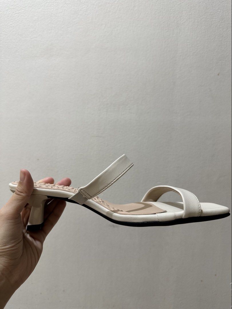 White Piccadilly Heels (Category: Heels) located in Paranaque City. Submitted by preloveeed890 (Listing ID 1467173633, Image 1). Description: .