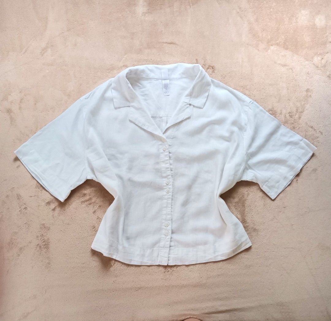 White Polo (Semi-Crop) (Category: Blouses) located in Naga. Submitted by pawikann (Listing ID 1467292265, Image 1). Description: L-XL.