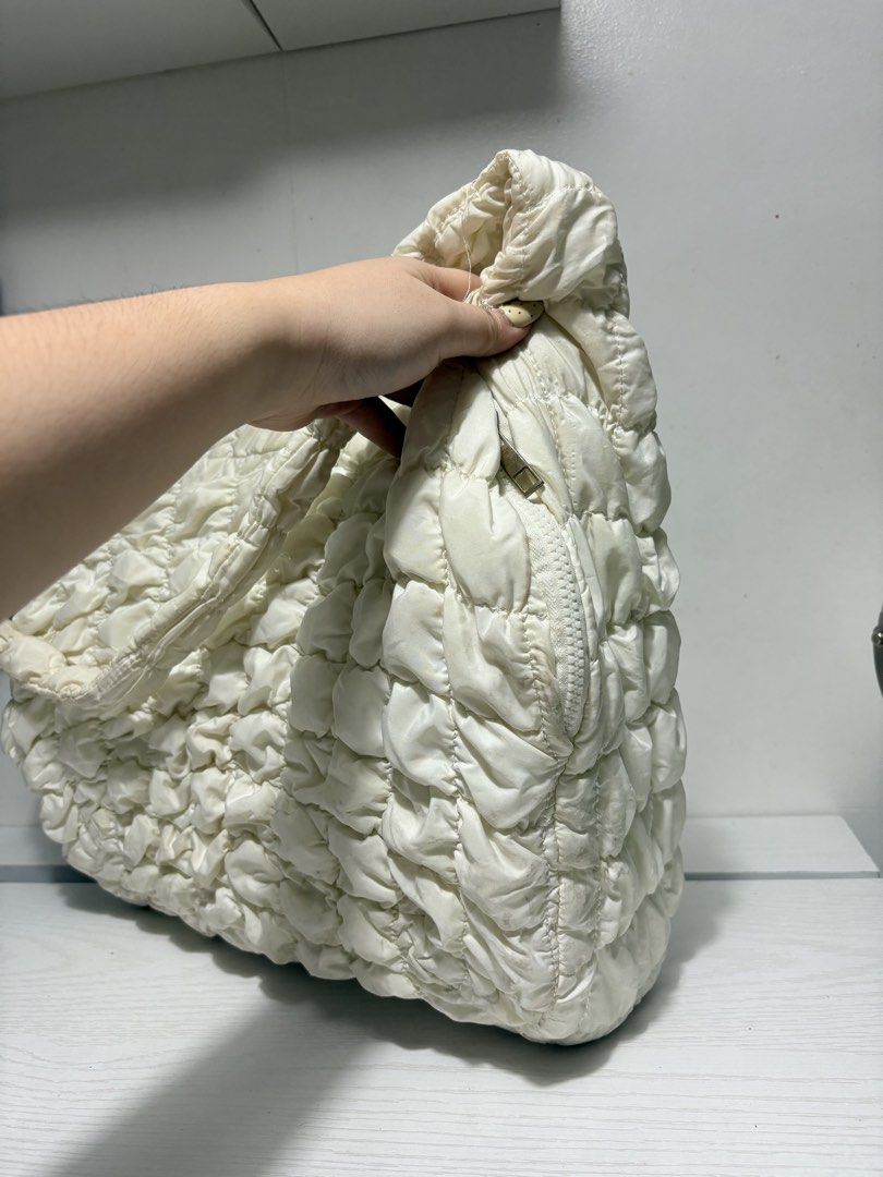 White Quilted Puffer Shoulder Bag Tote (Category: Shoulder Bags) located in Quezon City. Submitted by geminiselection (Listing ID 1467343250, Image 3). Description: 🎀 bought from Sh3in 🦋 needs wash lang and may need tahiin sa loob pero ako na bahala magtahi 🩵 super spacious! Perfect pangtravel, pangwork or kahit casual days lang 🙂 .