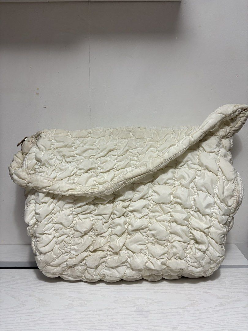 White Quilted Puffer Shoulder Bag Tote (Category: Shoulder Bags) located in Quezon City. Submitted by geminiselection (Listing ID 1467343250, Image 1). Description: 🎀 bought from Sh3in 🦋 needs wash lang and may need tahiin sa loob pero ako na bahala magtahi 🩵 super spacious! Perfect pangtravel, pangwork or kahit casual days lang 🙂 .