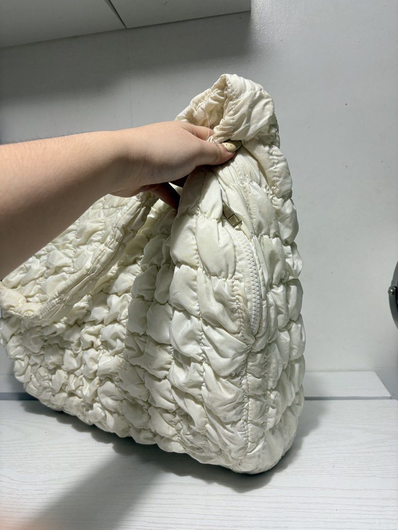 White Quilted Puffer Shoulder Bag Tote (Category: Shoulder Bags) located in Quezon City. Submitted by geminiselection (Listing ID 1467343250, Image 2). Description: 🎀 bought from Sh3in 🦋 needs wash lang and may need tahiin sa loob pero ako na bahala magtahi 🩵 super spacious! Perfect pangtravel, pangwork or kahit casual days lang 🙂 .