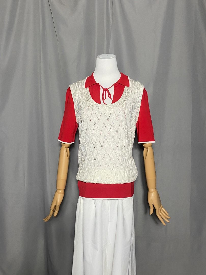 White textured knit sweater vest (Category: Coats, Jackets and Outerwear) located in Las Pinas. Submitted by ipickyou (Listing ID 1467341571, Image 1). Description: Unwashed Condition: 10/10 𝗠𝗲𝗮𝘀𝘂𝗿𝗲𝗺𝗲𝗻𝘁𝘀 𝘄𝗵𝗲𝗻 𝗹𝗮𝗶𝗱 𝗳𝗹𝗮𝘁: -Armpit to armpit: 17 1/2” -Length: 24” .