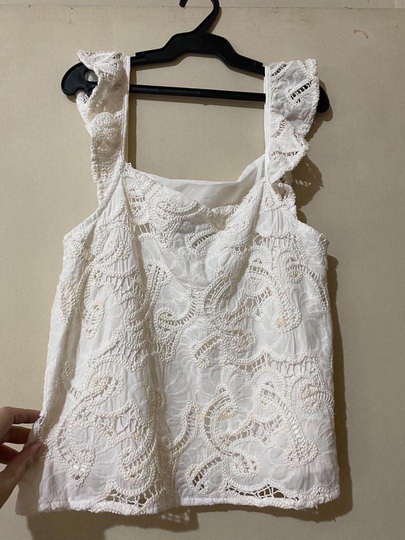White top (Category: Blouses) located in Calamba. Submitted by rache31 (Listing ID 1467237264, Image 1). Description: White blouse.