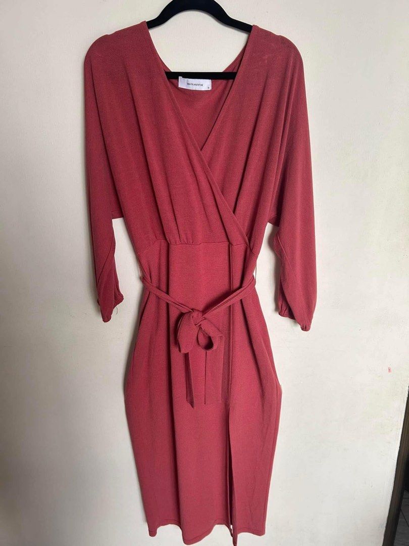 Whyte Valenttyne Dress Medium (Category: Dresses) located in Manila. Submitted by shaun_diaz (Listing ID 1467301098, Image 1). Description: .