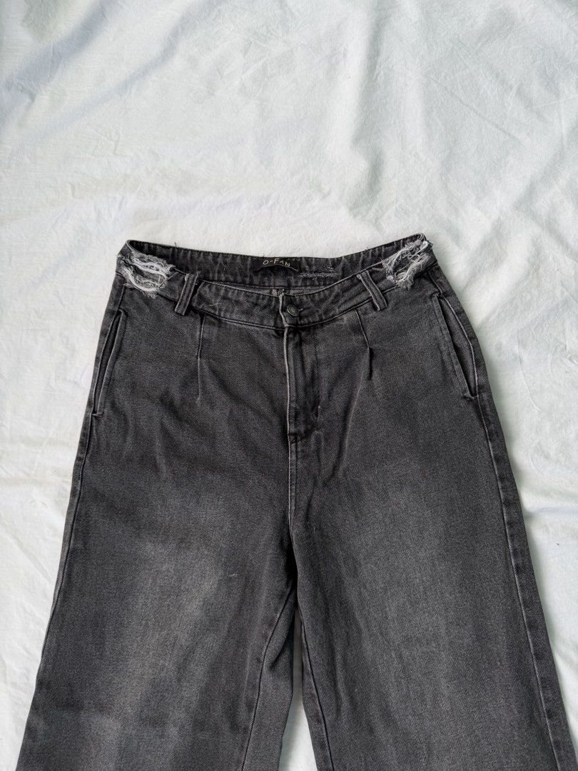 Wide leg jeans (Category: Jeans) located in Tarlac. Submitted by el401_ (Listing ID 1467171756, Image 1). Description: Size 30 Length 33.
