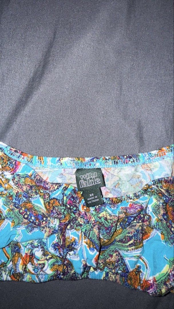 Widle fable cropped elastic edge top (Category: Others Tops) located in Andop. Submitted by nobleangel (Listing ID 1467312290, Image 2). Description: -Top good for outdoor activities and going to beaches - no bra padding Size xs .