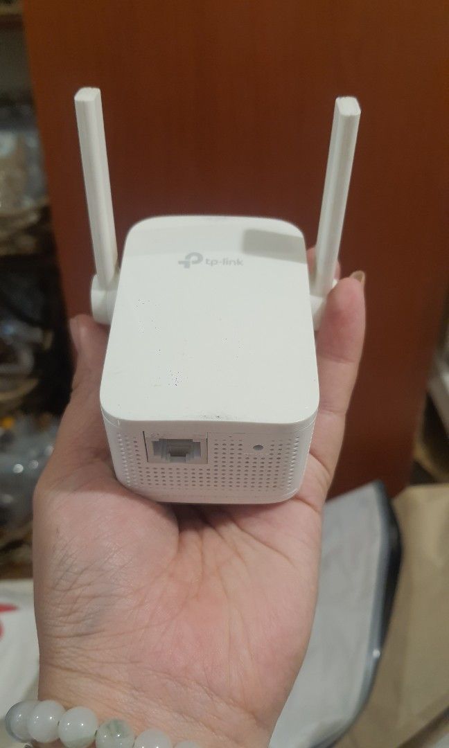 Wifi Extender TP LINK Brand (Category: Office & Business Technology) located in General Santos City (Dadiangas). Submitted by momntrepreneur (Listing ID 1467292643, Image 1). Description: Wifi extender TP LINK Brand.