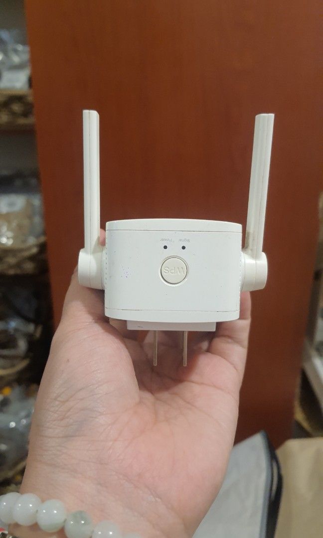 Wifi Extender TP LINK Brand (Category: Office & Business Technology) located in General Santos City (Dadiangas). Submitted by momntrepreneur (Listing ID 1467292643, Image 2). Description: Wifi extender TP LINK Brand.