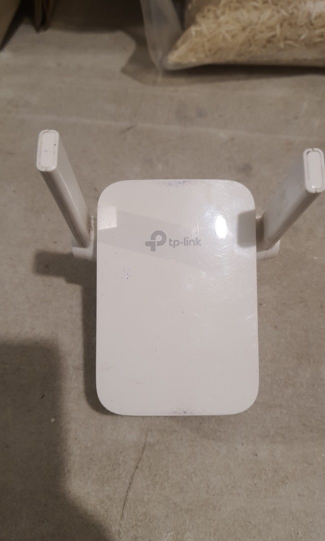 Wifi Extender TP LINK Brand (Category: Office & Business Technology) located in General Santos City (Dadiangas). Submitted by momntrepreneur (Listing ID 1467292643, Image 3). Description: Wifi extender TP LINK Brand.