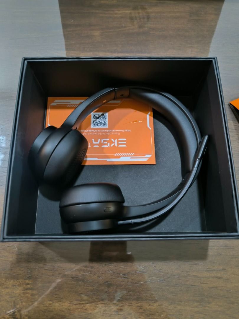 Wireless Headset (Category: Headphones & Headsets) located in Kuala Lumpur. Submitted by mantapseller (Listing ID 1467323689, Image 2). Description: - Model: EKSA telecom H16 Office Headset - Connectivity: Bluetooth 5.2 and USB adapter - Battery Life: Up to 35 hours of talk time on a single charge - Audio Quality: AI-powered environmental noise cancellation - Microphone: 270-degree rotatable with built-in mute function - Condition: Unboxed, extre