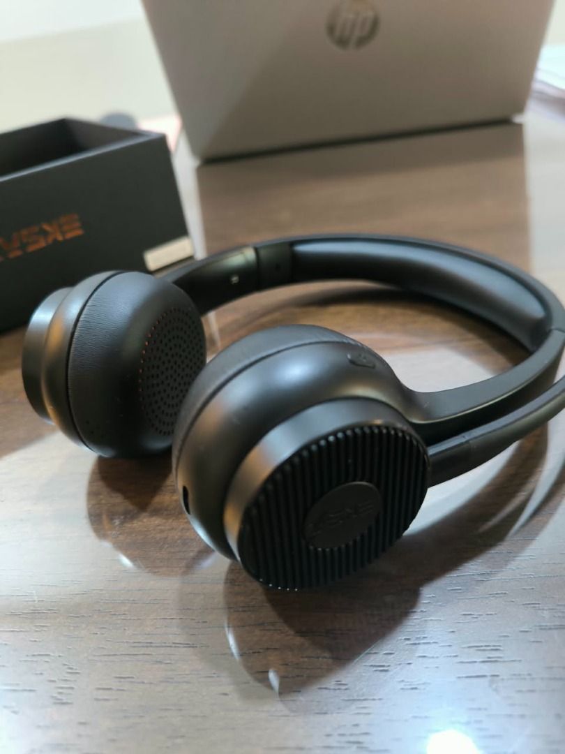 Wireless Headset (Category: Headphones & Headsets) located in Kuala Lumpur. Submitted by mantapseller (Listing ID 1467323689, Image 1). Description: - Model: EKSA telecom H16 Office Headset - Connectivity: Bluetooth 5.2 and USB adapter - Battery Life: Up to 35 hours of talk time on a single charge - Audio Quality: AI-powered environmental noise cancellation - Microphone: 270-degree rotatable with built-in mute function - Condition: Unboxed, extre