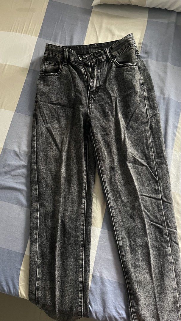 Women Jeans Thickened Denim (Category: Jeans) located in Manila. Submitted by _prettyp (Listing ID 1467199484, Image 2). Description: light used kasi masikip sakin.