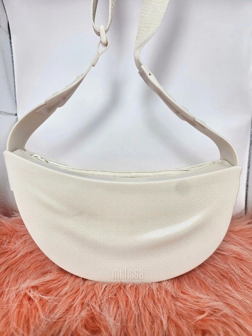 WOMENS BAG (Category: Cross-body Bags) located in Quezon City. Submitted by eshoppersmart (Listing ID 1467251276, Image 2). Description: Melissa Mini Vibe Bag.