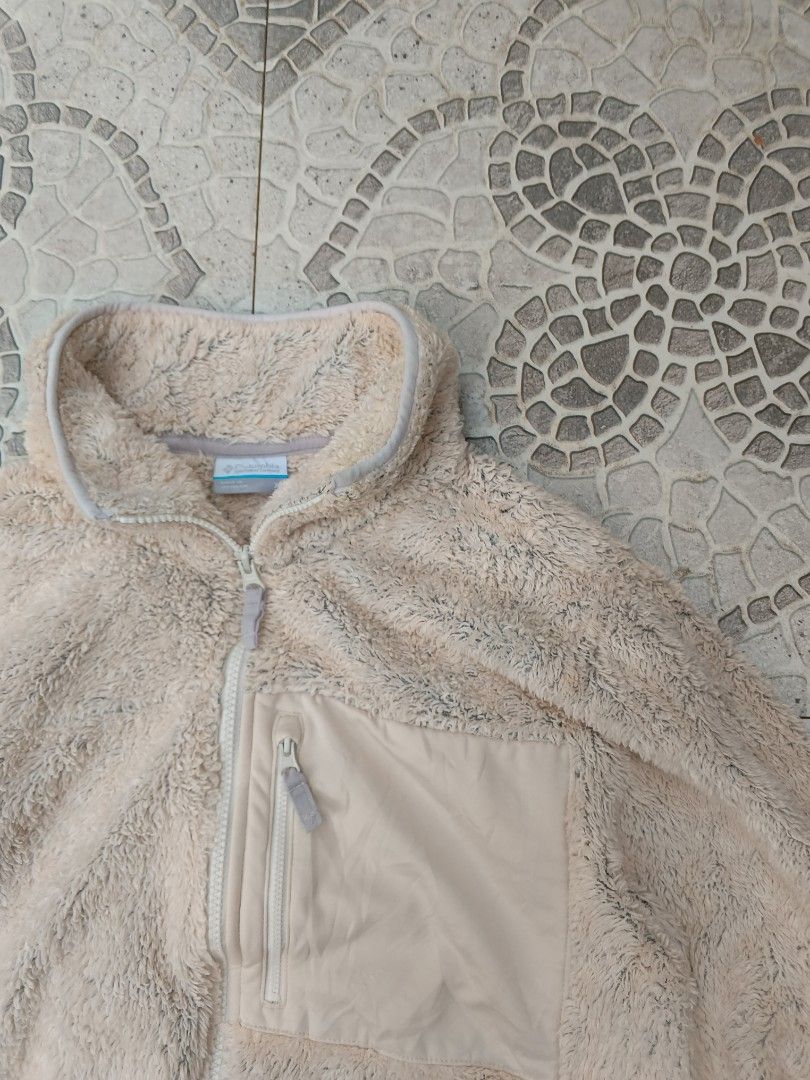 Women's Fleece Jacket (Category: Coats, Jackets and Outerwear) located in Cebu City. Submitted by authenticgrids (Listing ID 1467256742, Image 2). Description: Columbia Women's Sherpa Fleece Jacket Like New Condition ✨ Issue/s: None Size on Tag XL 🏷️ Dimensions Width 22 inches Length 27 inches 📥📥📥📥📥 DM for more details.