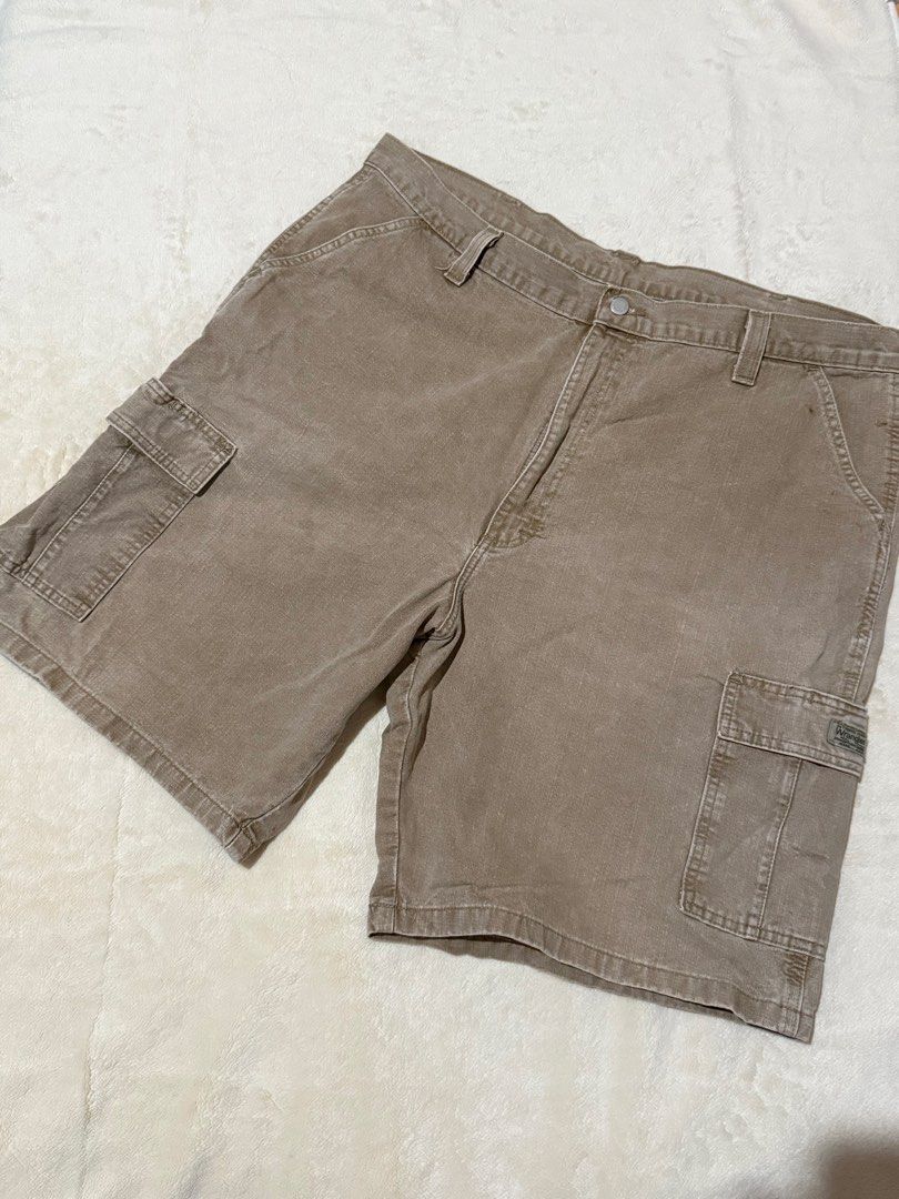WRANGLER AUTHENTIC ISSUE CARGO SHORTS (Category: Shorts) located in Calapan. Submitted by shop_storeal (Listing ID 1467277046, Image 1). Description: ✨ WRANGLER AUTHENTIC ISSUE CARGO SHORTS 🗂️ Type: Utility Cargo Shorts / Gorpcore Earth-Tone Jorts 🎨 Color: Faded Khaki / Tan Earth Tone 📏 Dimes: 42W, 23L, 13.5 leghole • Condition: Like new, great structured condition. Heavy duty canvas-denim material. • Has very minor vintage fading/spots (barel