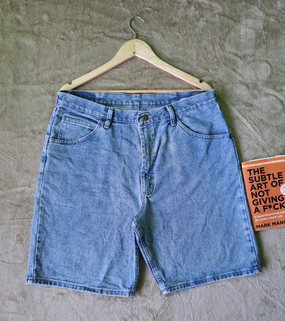 Wrangler Denim Jorts 💥 (Category: Shorts) located in Alaminos. Submitted by made.by (Listing ID 1467293074, Image 3). Description: Waist: 36 inches Length: 21 inches (Outseam) Leg Opening: 11.5 inches.