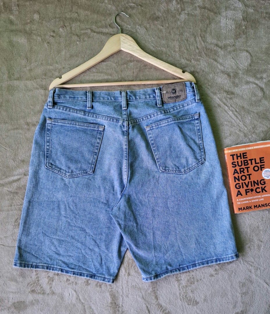 Wrangler Denim Jorts 💥 (Category: Shorts) located in Alaminos. Submitted by made.by (Listing ID 1467293074, Image 2). Description: Waist: 36 inches Length: 21 inches (Outseam) Leg Opening: 11.5 inches.