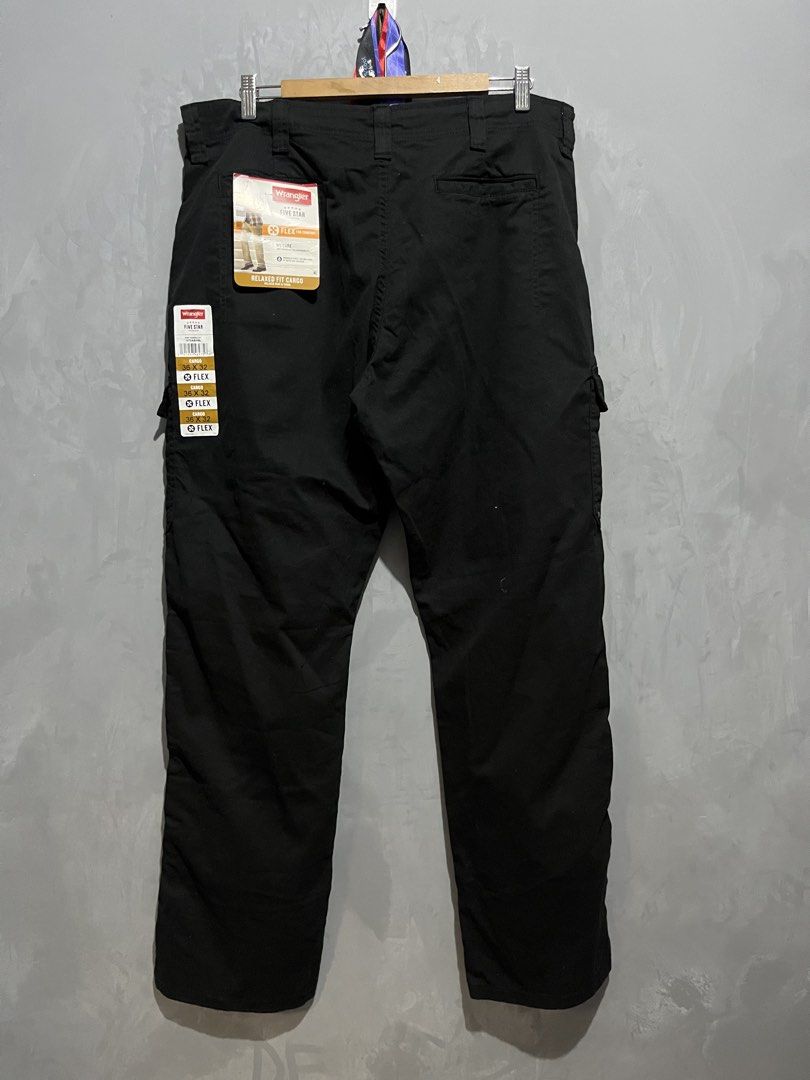Wrangler Relaxed Cargo Pants (Category: Chinos) located in Batangas. Submitted by thrift.with.okiks (Listing ID 1467287629, Image 2). Description: Size 36 Brandnew.