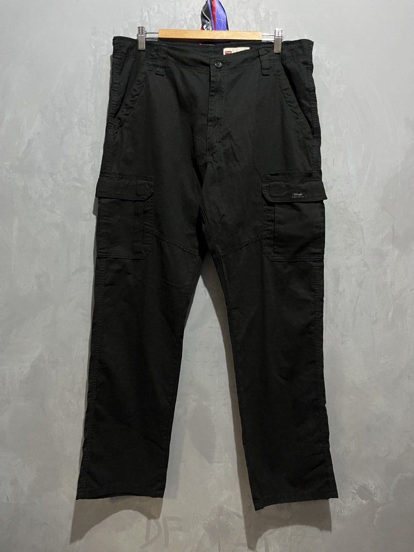 Wrangler Relaxed Cargo Pants (Category: Chinos) located in Batangas. Submitted by thrift.with.okiks (Listing ID 1467287629, Image 1). Description: Size 36 Brandnew.