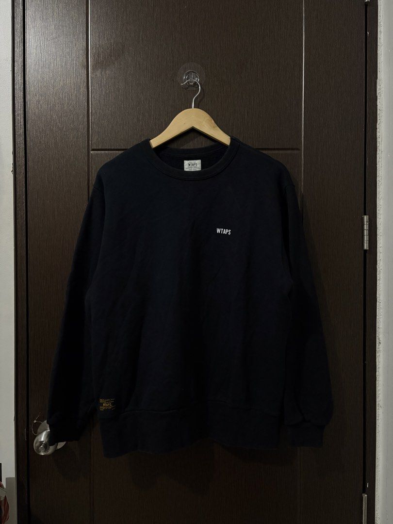 WTAPS 16AW SNEAK COLLECTION CROSS BONE SWEATER (Category: Coats, Jackets and Outerwear) located in Naga. Submitted by sislovesme (Listing ID 1467298746, Image 1). Description: •9.5/10 CONDITION •NO FLAWS •SIZE SMALL ON TAG •WIDTH 23 INCHES •LENGHT 27 INCHES.