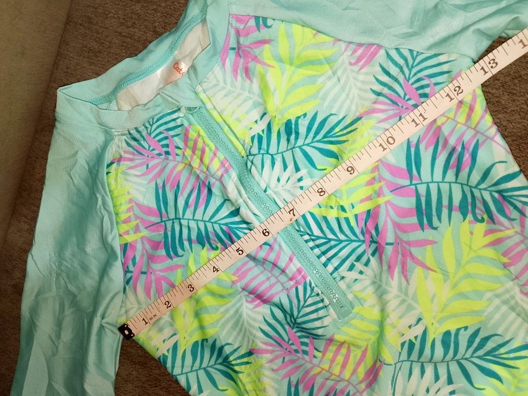 XXS TROPICAL RASH GUARD 🐠 (Category: Rash guard) located in Manila. Submitted by truecrystal-1407 (Listing ID 1467205286, Image 2). Description: no pads pls check photos for measurement.