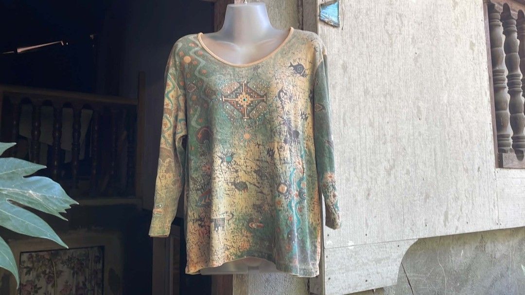 Y2k Gem Funky Longsleeve Top (Category: Longsleeves) located in Agoo. Submitted by nightingail (Listing ID 1461838376, Image 2). Description: Gem Y2k Longsleeve Top Xl on tag.