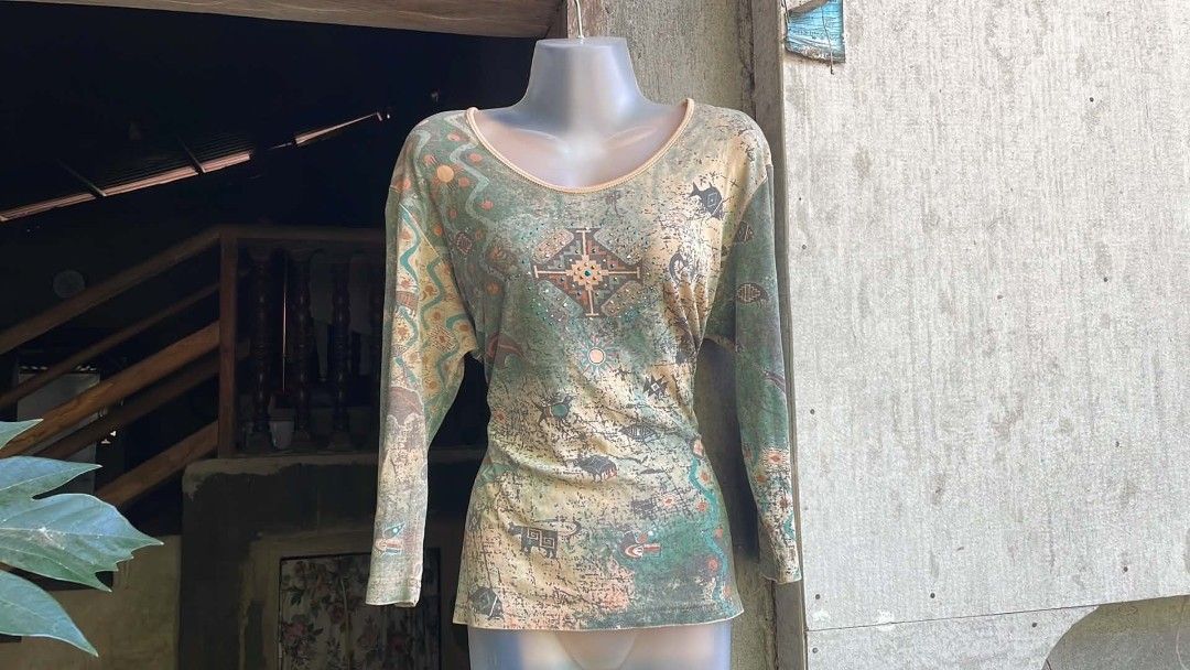 Y2k Gem Funky Longsleeve Top (Category: Longsleeves) located in Agoo. Submitted by nightingail (Listing ID 1461838376, Image 1). Description: Gem Y2k Longsleeve Top Xl on tag.