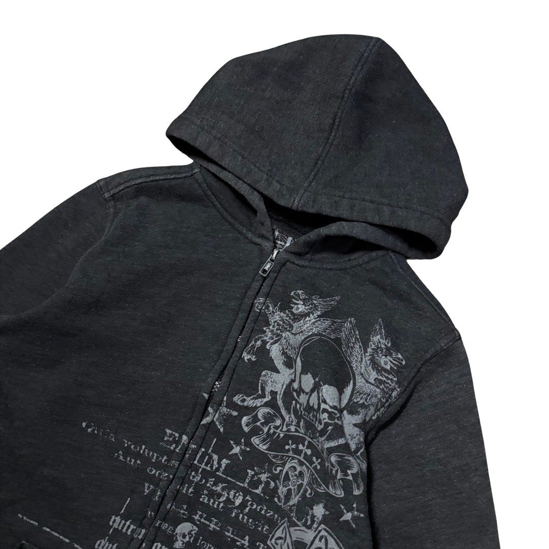 Y2k Helix Gothic Skull Jacket (Category: Coats, Jackets and Outerwear) located in Muntinlupa City. Submitted by rtyfck (Listing ID 1467348992, Image 2). Description: Y2k Helix Gothic Skull Jacket Details : •Width/Chest : 19 •Full Length : 24 •Shoulder : 14.5 •Sleeve Length : 23 •Hem : 18 •Size : L fits S •Issue : sign of use , loose stitch (dm for video) •Condition : Very Worn •₱1,280.