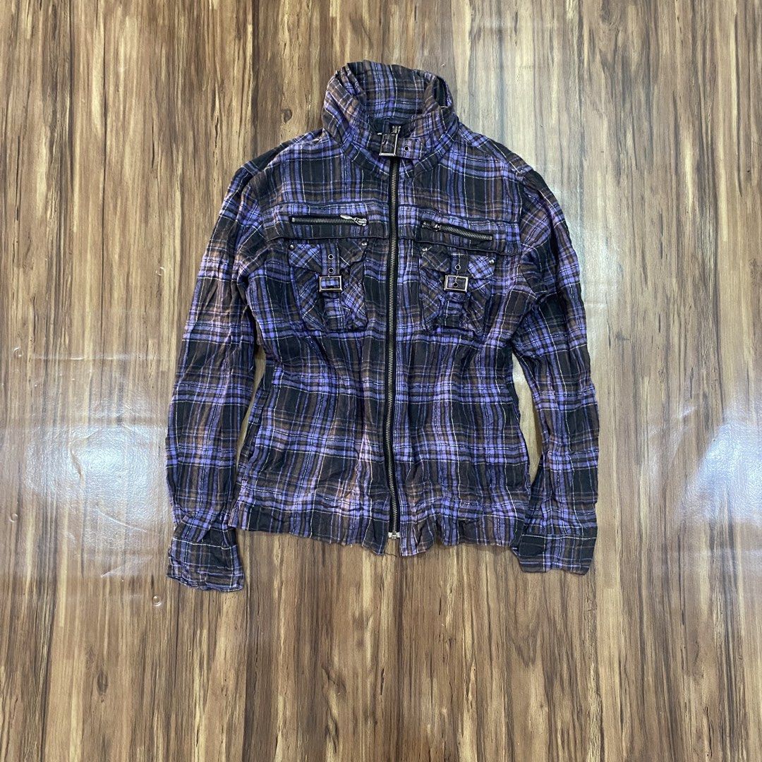 Y2k Vintage Von Dutch Flannel Jacket (Category: Coats, Jackets and Outerwear) located in Cebu City. Submitted by accurate.curations.ceb (Listing ID 1467220467, Image 1). Description: Von Dutch Flannel Jacket EXCELLENT CONDITION COLOR RATE: 10/10 Packable Hood Issues: None S Measurements: Width: 20 inches Length: 24 inches Price + Sf 📍Cebu Shipping via J&T NO COD/COP PAYMENT FIRST VIA GCASH OR BANK Unli vouch and VC for legitimacy dm if intereste
