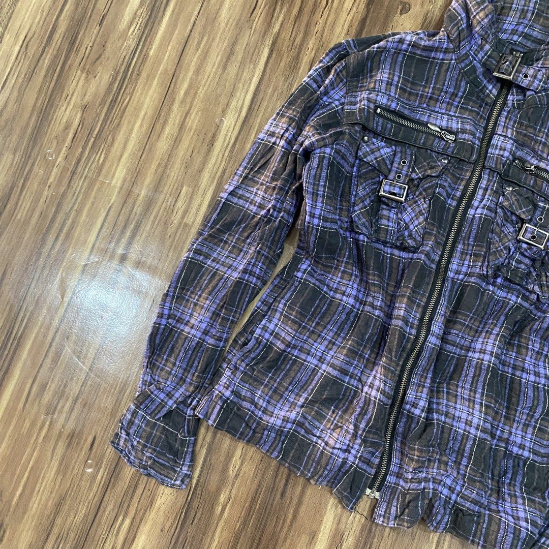 Y2k Vintage Von Dutch Flannel Jacket (Category: Coats, Jackets and Outerwear) located in Cebu City. Submitted by accurate.curations.ceb (Listing ID 1467220467, Image 2). Description: Von Dutch Flannel Jacket EXCELLENT CONDITION COLOR RATE: 10/10 Packable Hood Issues: None S Measurements: Width: 20 inches Length: 24 inches Price + Sf 📍Cebu Shipping via J&T NO COD/COP PAYMENT FIRST VIA GCASH OR BANK Unli vouch and VC for legitimacy dm if intereste