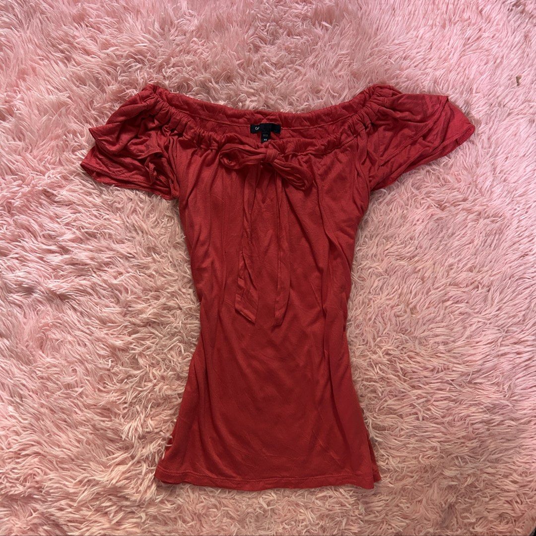 y2k halter|vintage GAP multiway top (Category: Others Tops) located in Liloan. Submitted by fairymary.ph (Listing ID 1467175913, Image 2). Description: READ BIO BEFORE BUYING✨ multiway top/4 style (or more depends on your inner fashionista self) styled it as: halter asymmetrical offshie regular top size xs (on tag) but fits S-L since it has adjustable string no issue.