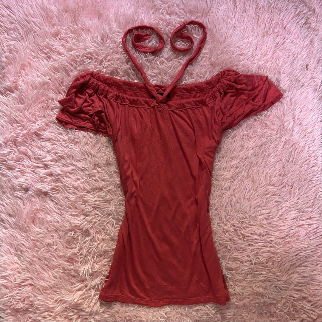 y2k halter|vintage GAP multiway top (Category: Others Tops) located in Liloan. Submitted by fairymary.ph (Listing ID 1467175913, Image 1). Description: READ BIO BEFORE BUYING✨ multiway top/4 style (or more depends on your inner fashionista self) styled it as: halter asymmetrical offshie regular top size xs (on tag) but fits S-L since it has adjustable string no issue.