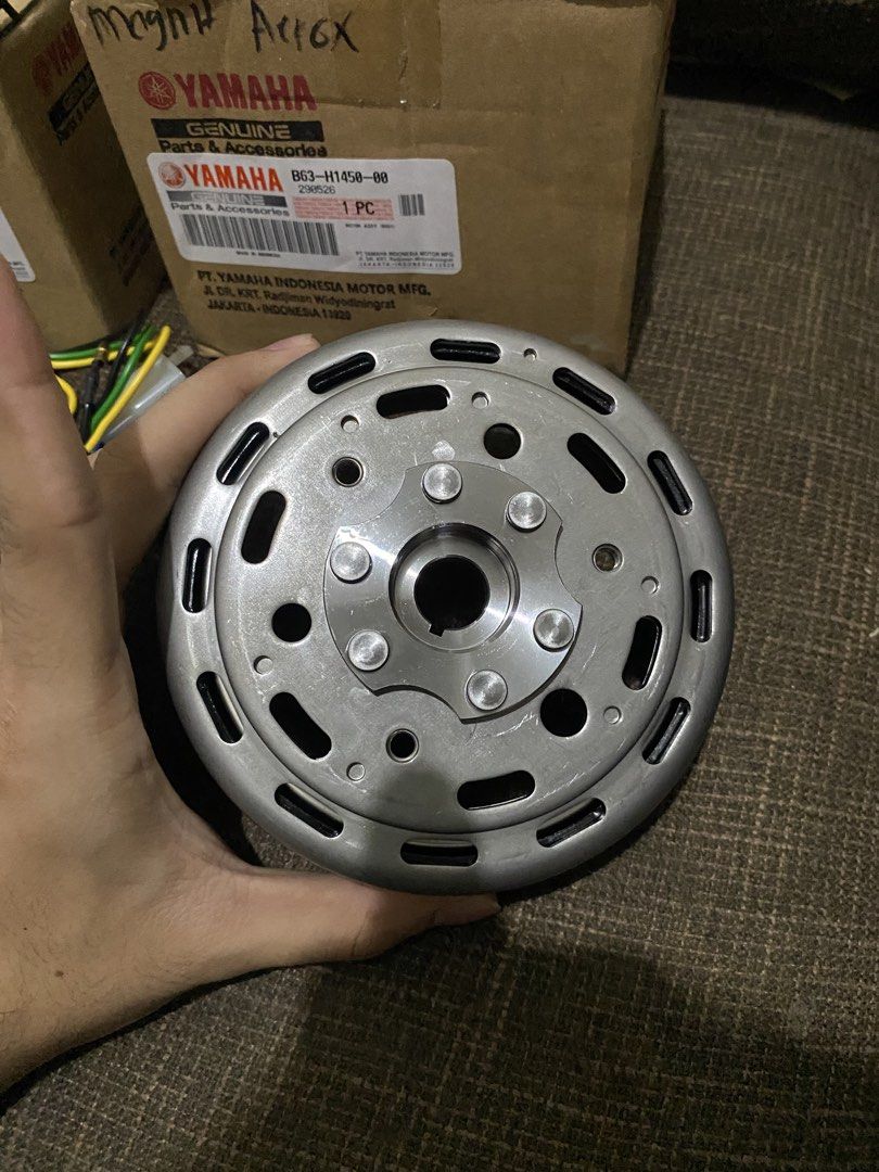 YAMAHA parts accessories (Category: Other Motorcycles Parts and Accessories) located in Manila. Submitted by ejothegod (Listing ID 1467208871, Image 2). Description: 4k nalang take all nyona As is what you see is what you get -Magneto motor assay Yamaha for aerox -vixion old switch aerox.