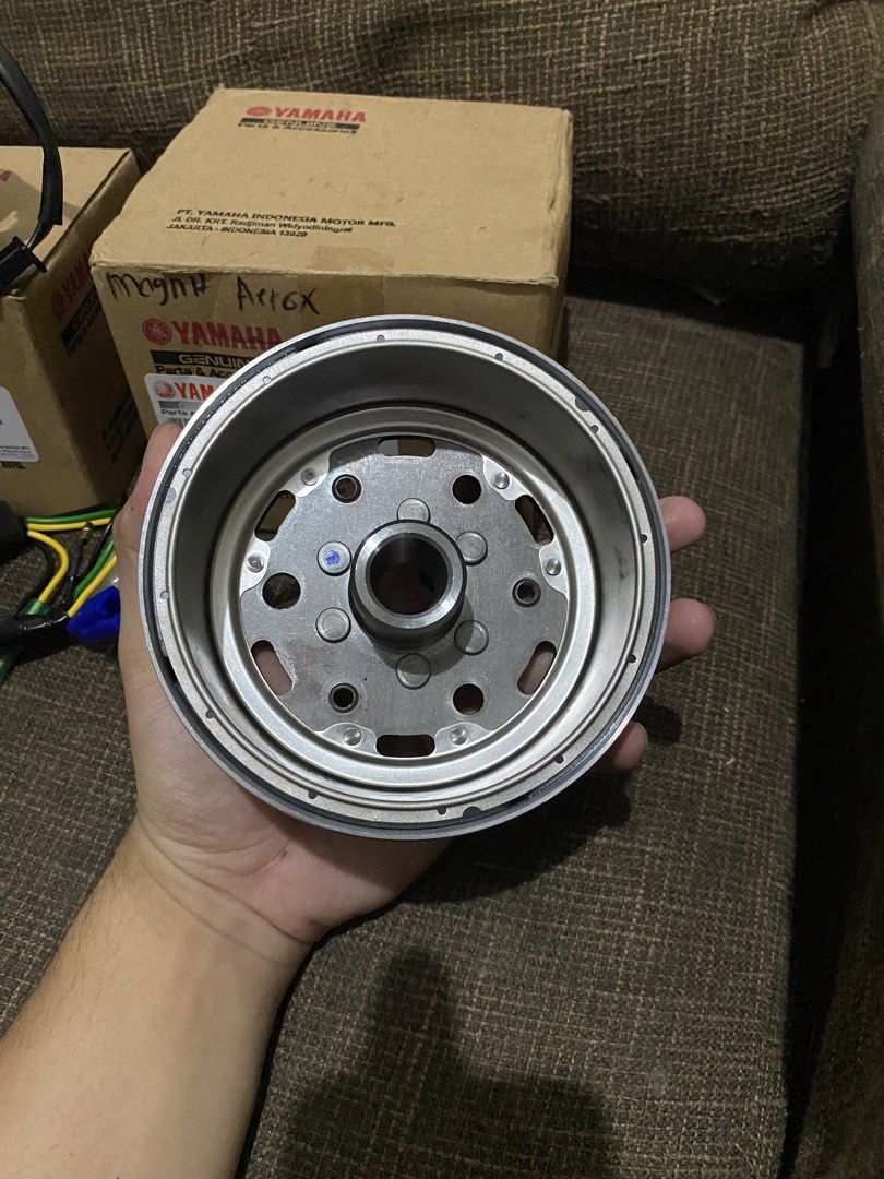 YAMAHA parts accessories (Category: Other Motorcycles Parts and Accessories) located in Manila. Submitted by ejothegod (Listing ID 1467208871, Image 3). Description: 4k nalang take all nyona As is what you see is what you get -Magneto motor assay Yamaha for aerox -vixion old switch aerox.