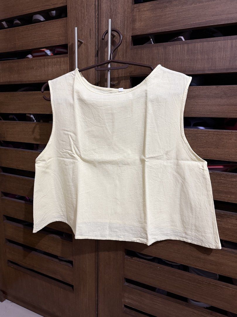 Yellow Sleeveless (Category: Sleeveless) located in Hermosa. Submitted by laviajeraph (Listing ID 1467249088, Image 1). Description: .
