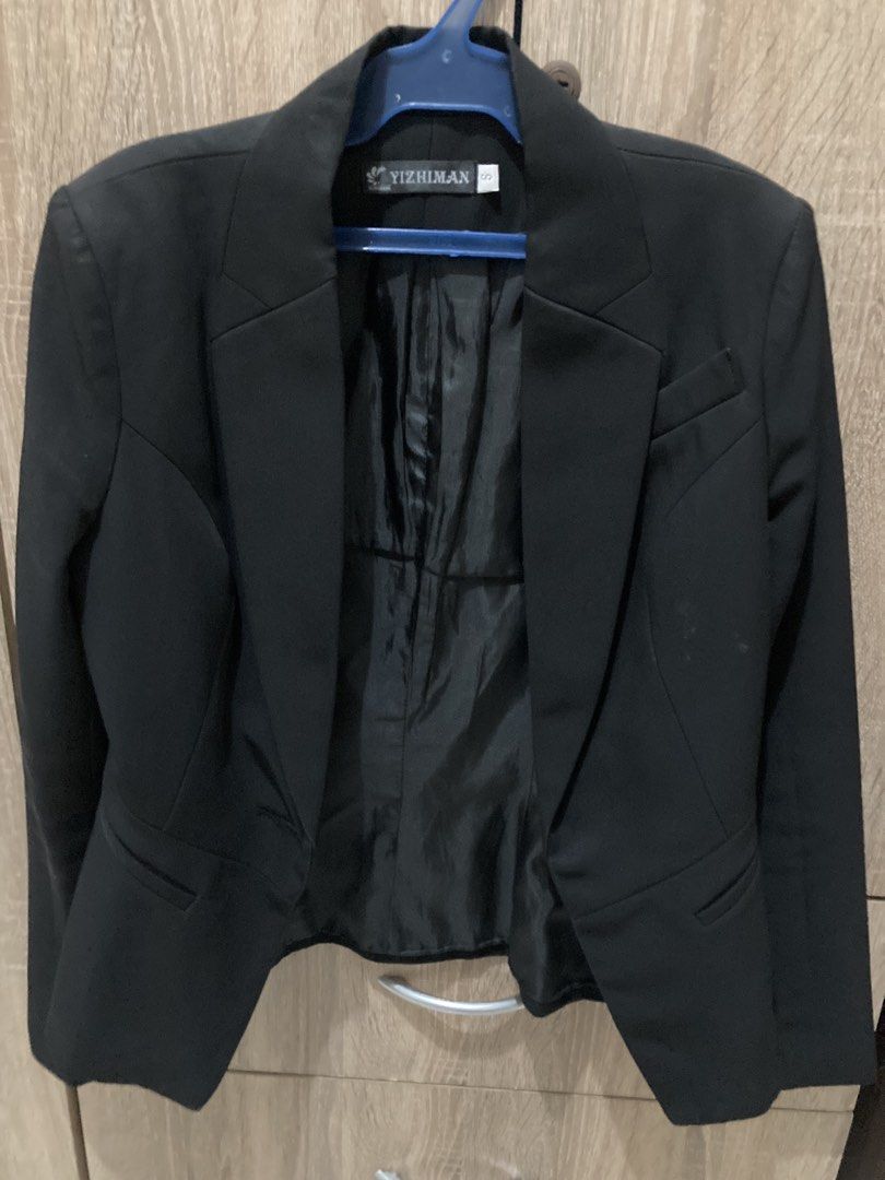 Yizhiman Black Blazer Size S (Category: Coats, Jackets and Outerwear) located in Pasay City. Submitted by daisuki.x0x0 (Listing ID 1467275513, Image 1). Description: Yizhiman black blazer in size S. Fully lined interior with smooth black fabric. Front pockets on both sides. Clean structured shoulders and classic lapels. Great basic piece for work or smart casual outfits..