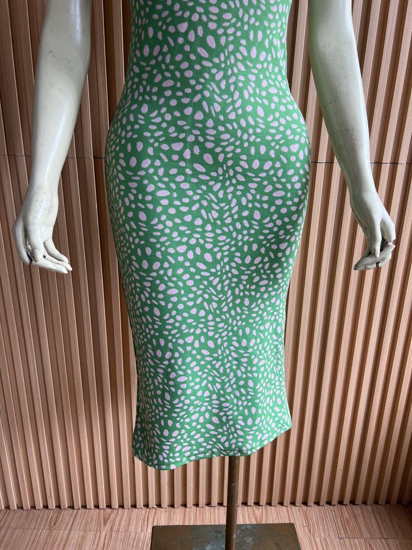 Zara (Category: Dresses) located in Lipa City. Submitted by thyra06 (Listing ID 1467190066, Image 3). Description: Zara dress good as newS/M so pretty💚💚💚.
