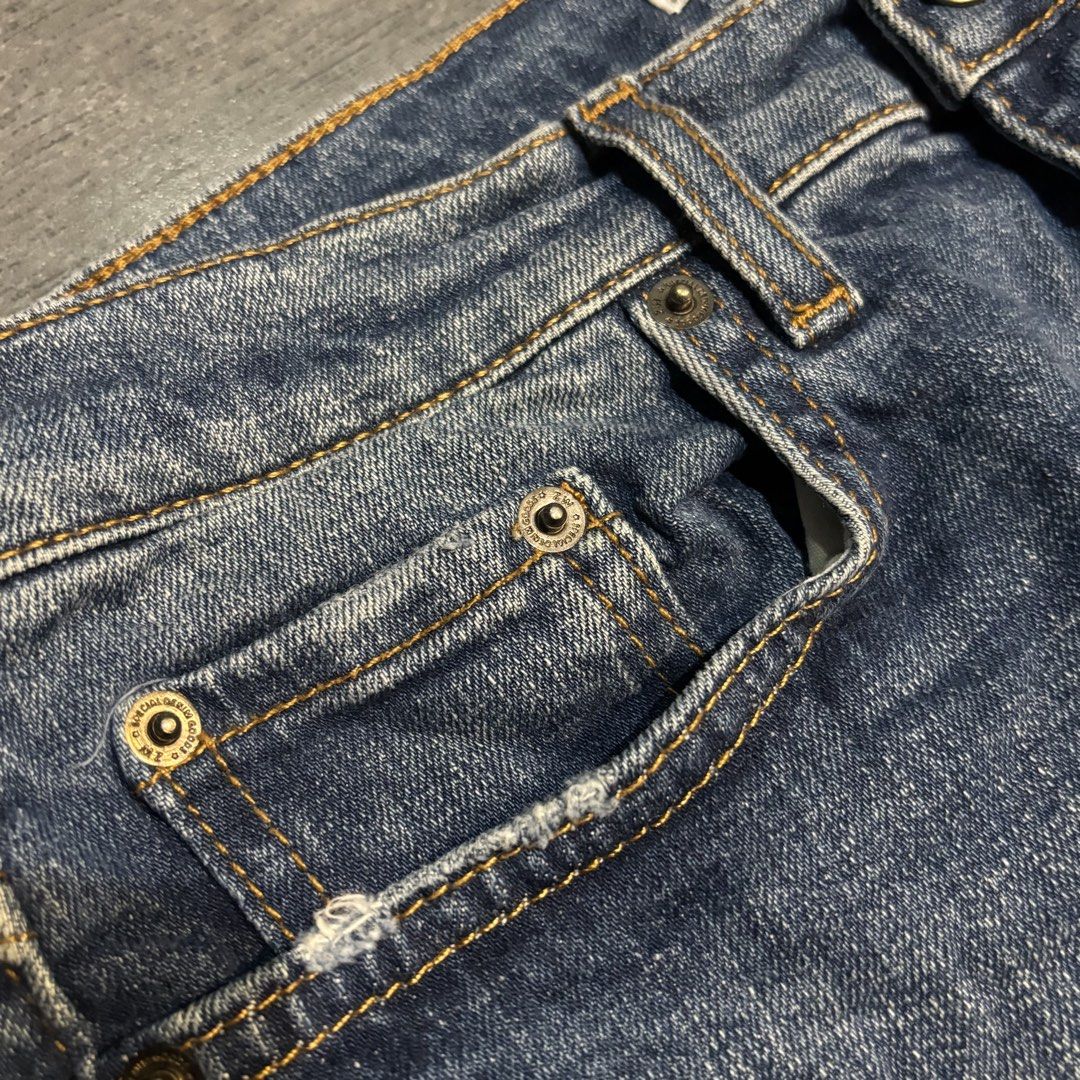 ZARA (Category: Jeans) located in Manila. Submitted by kentjoshua051306 (Listing ID 1467196599, Image 3). Description: 📌 AUTHENTIC 📌 EXCELLENT CONDITION 📌 COMPLETE TAG 📌 NO ISSUE 📐 DIMES : - WAIST : 30 - RISE : 10.5 - HIPS : 36 - OUTSEAM : 40.5 - INSEAM : 34 🚚 PICKUP / J&T 📍 OZAMIS CITY, MISAMIS UNIVERSITY.