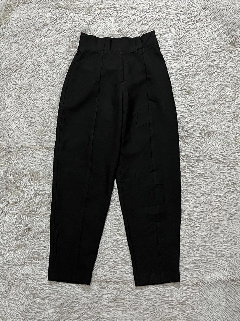 Zara Barrel Pants (Category: Other Bottoms) located in Dipolog. Submitted by krstnagnis98 (Listing ID 1467318946, Image 1). Description: Zara Barrel Pants Medium Good as New Authentic Super Ganda neto✨ No flaws Mine 550 Dm. ❤️💌.
