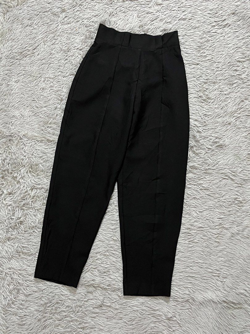 Zara Barrel Pants (Category: Other Bottoms) located in Dipolog. Submitted by krstnagnis98 (Listing ID 1467318946, Image 2). Description: Zara Barrel Pants Medium Good as New Authentic Super Ganda neto✨ No flaws Mine 550 Dm. ❤️💌.