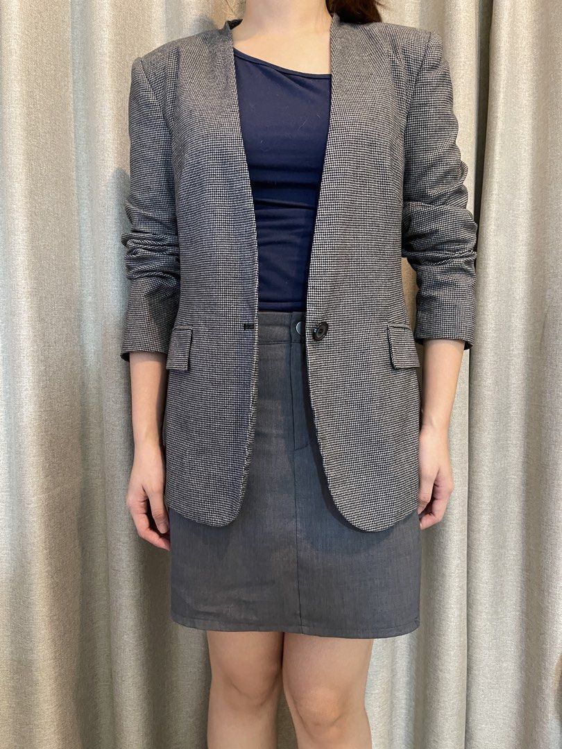 Zara Black Blazer Size S (Category: Coats, Jackets and Outerwear) located in Manila. Submitted by aera_song (Listing ID 1467307094, Image 1). Description: - Bought from Zara Los Angeles - Pattern: Black and white houndstooth - Size: EUR 36 / USA 4 (fits standard Small) - Fit: Tailored with single button closur.