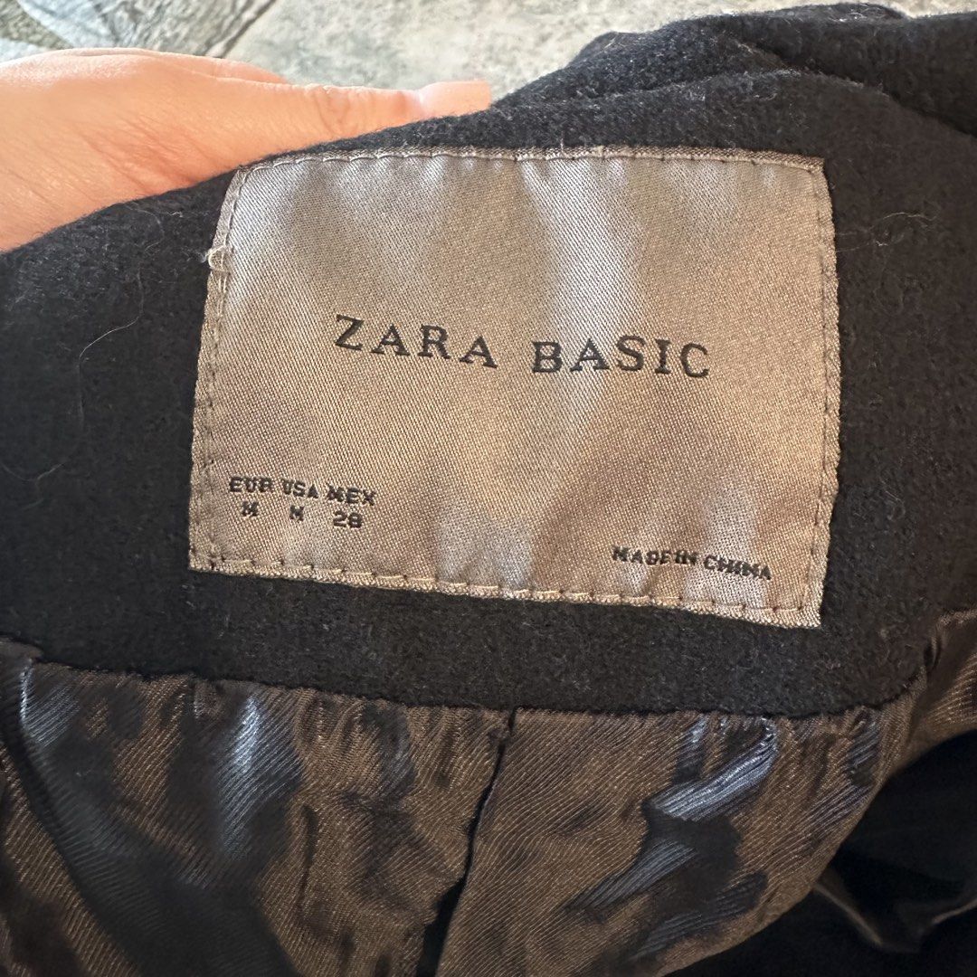 Zara black winter coat (Category: Coats, Jackets and Outerwear) located in Pasig City. Submitted by ynahperez (Listing ID 1467303873, Image 2). Description: .