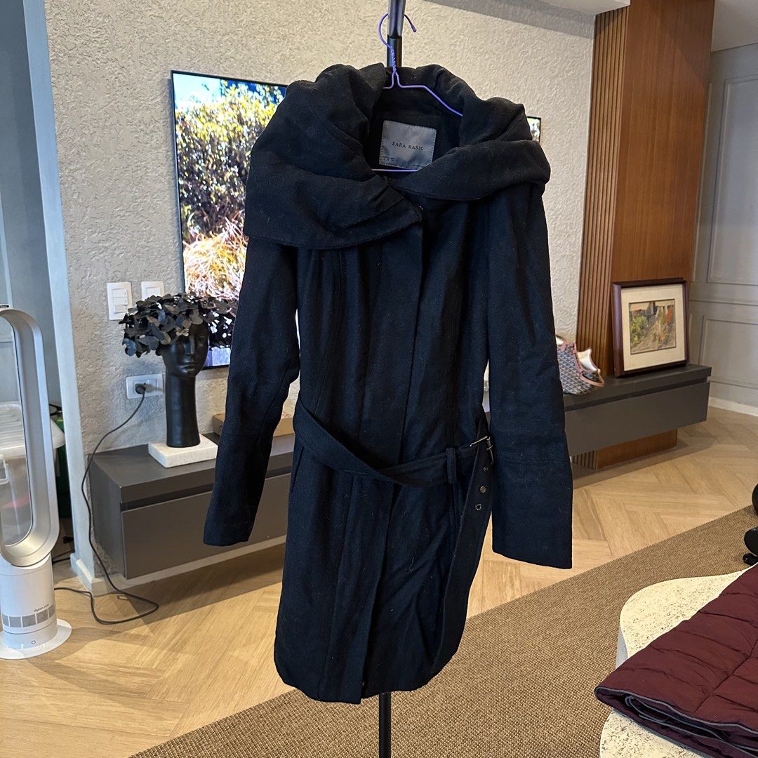 Zara black winter coat (Category: Coats, Jackets and Outerwear) located in Pasig City. Submitted by ynahperez (Listing ID 1467303873, Image 1). Description: .