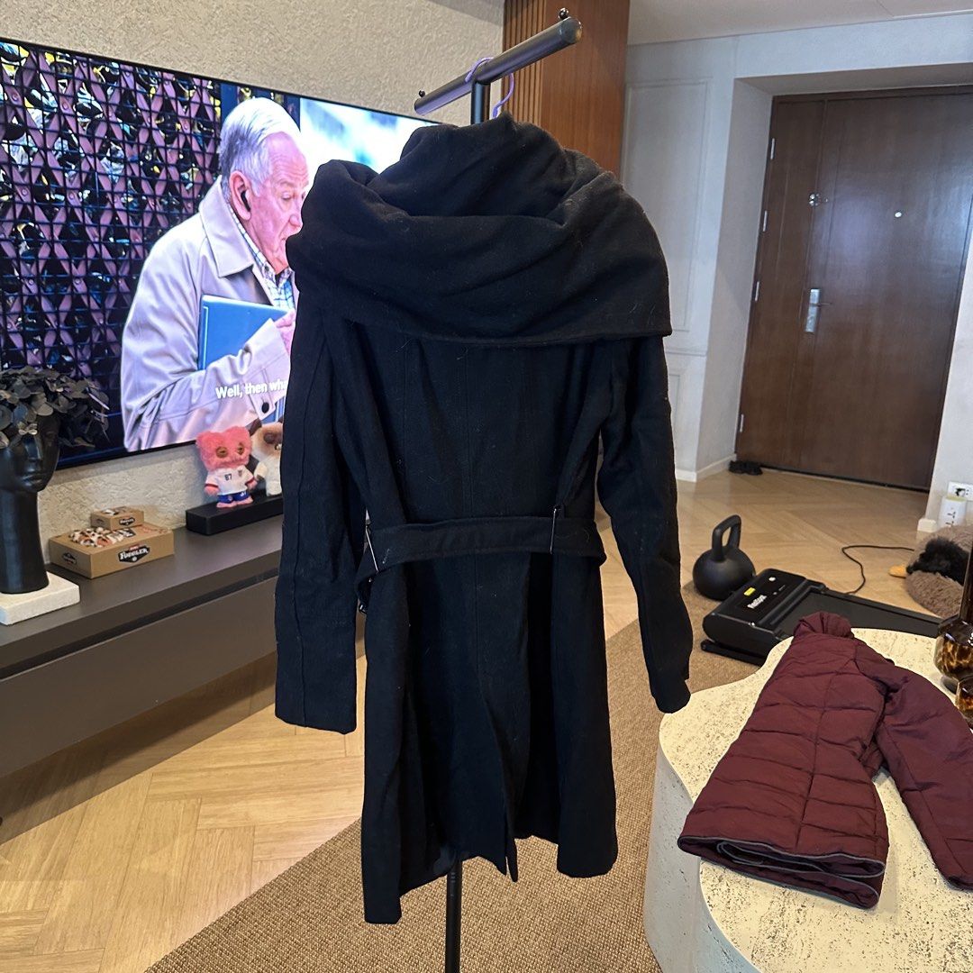 Zara black winter coat (Category: Coats, Jackets and Outerwear) located in Pasig City. Submitted by ynahperez (Listing ID 1467303873, Image 3). Description: .