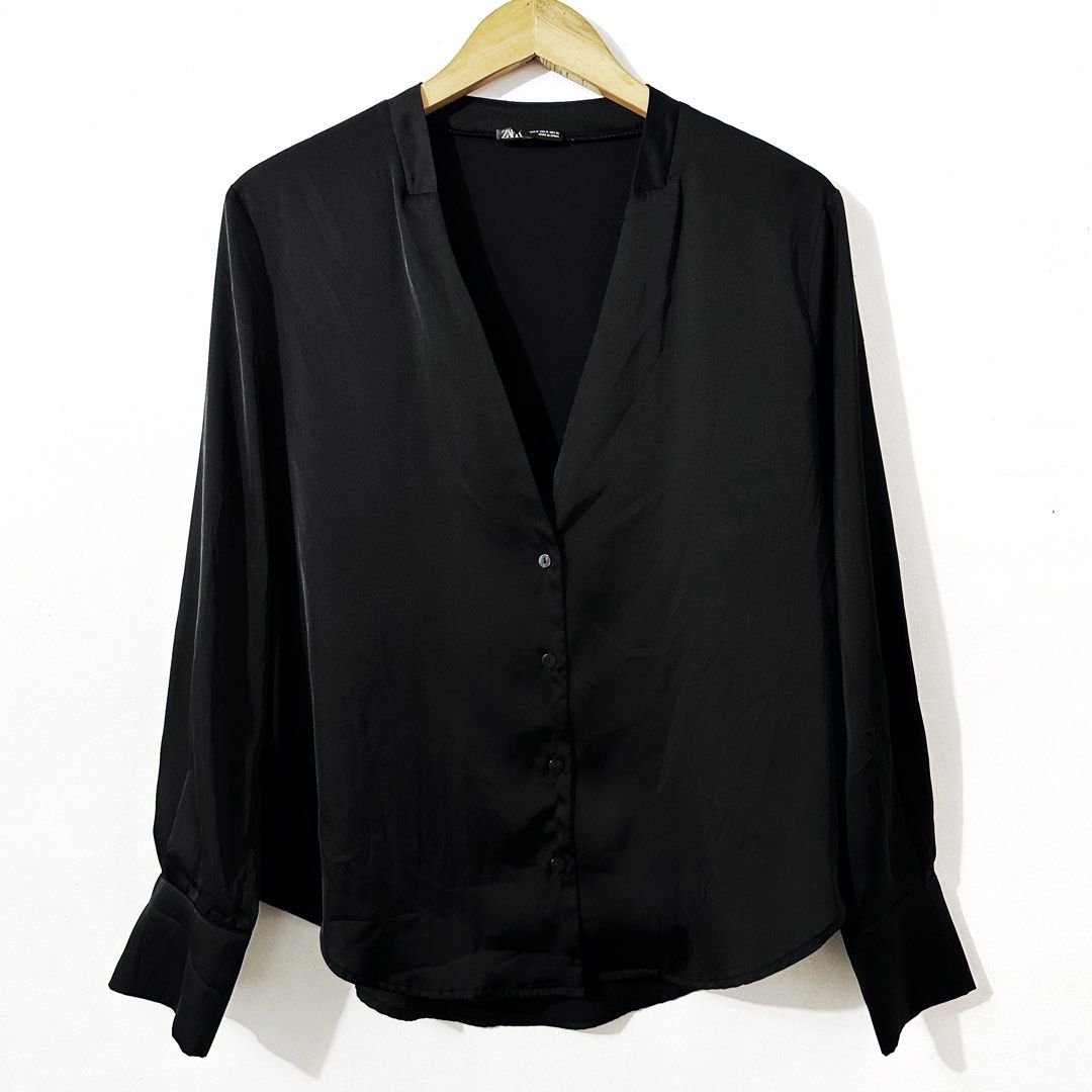 Zara Buttondown Sleeveless (Category: Blouses) located in Taguig. Submitted by intransitforyou (Listing ID 1467294480, Image 1). Description: .