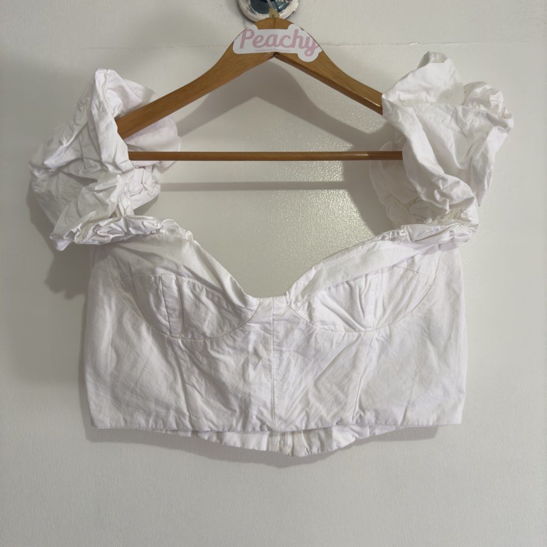 Zara corset puffsleeves (Category: Blouses) located in Manila. Submitted by apparella.ph (Listing ID 1467256672, Image 1). Description: Removed tag but never worn Dosent fit me Bust:38 ☑️Everything is my Own preloved / BNWT/BNWOT ☑️ not thrifted/Ukay ☑️ malukot sa picture kasi na stock sa cabinet (tinatamad mag plantsa ✌️ ) ☑️Personal items ( usually bought in US/UK/JPN ) every year po ako nag aabroad so expect i don’t sell fake items and mejo pr