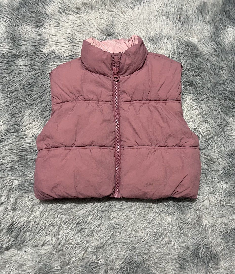 Zara Cropped Puffer Vest Jacket (Category: Babies & Kids Fashion) located in Sasmuan (Sexmoan). Submitted by winterclothes.ph (Listing ID 1467328985, Image 1). Description: Zara Cropped Puffer Vest Jacket Size 9-10 Cm 140 on tag Width 17.5 Length 16 Excellent Condition .