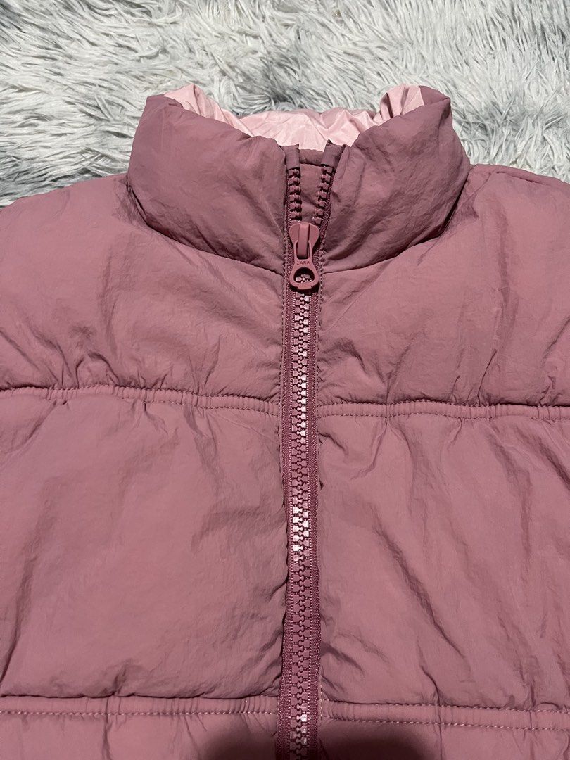 Zara Cropped Puffer Vest Jacket (Category: Babies & Kids Fashion) located in Sasmuan (Sexmoan). Submitted by winterclothes.ph (Listing ID 1467328985, Image 2). Description: Zara Cropped Puffer Vest Jacket Size 9-10 Cm 140 on tag Width 17.5 Length 16 Excellent Condition .